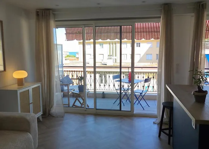 Avec Balcon מנטון