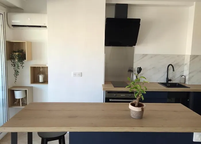 Avec Balcon * Μεντόν